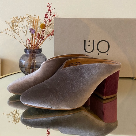 Urban Outfitters Velvet Mule - Picture 2 of 3